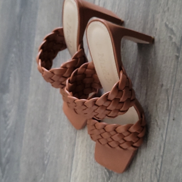 Braided heels - Picture 2 of 5